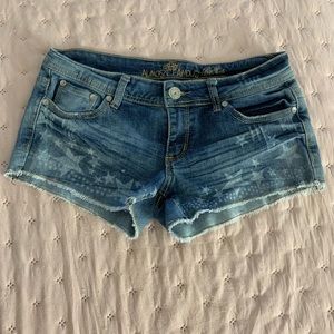 Almost Famous Size 5 Star Patterned Denim shorts
